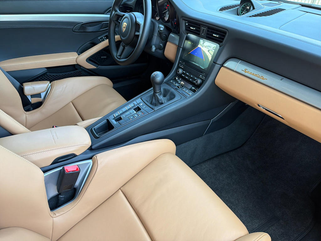 Thumbnail: 2019 Porsche 911 - 9