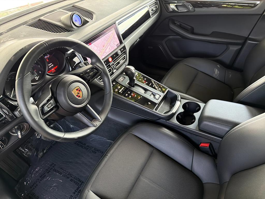 Thumbnail: 2023 Porsche Macan - 2