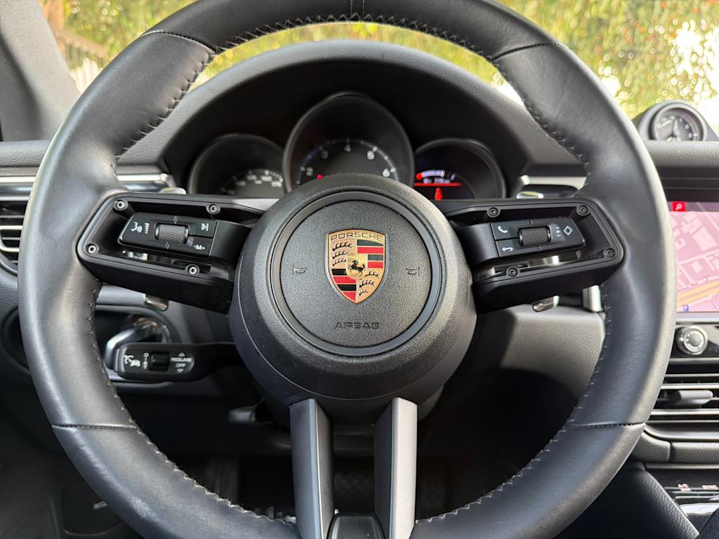 Thumbnail: 2023 Porsche Macan - 29