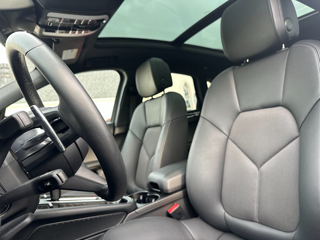 Thumbnail: 2025 Porsche Macan - 10