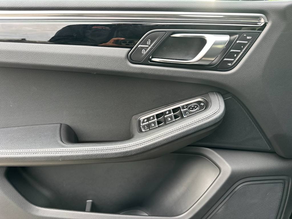 Thumbnail: 2025 Porsche Macan - 22