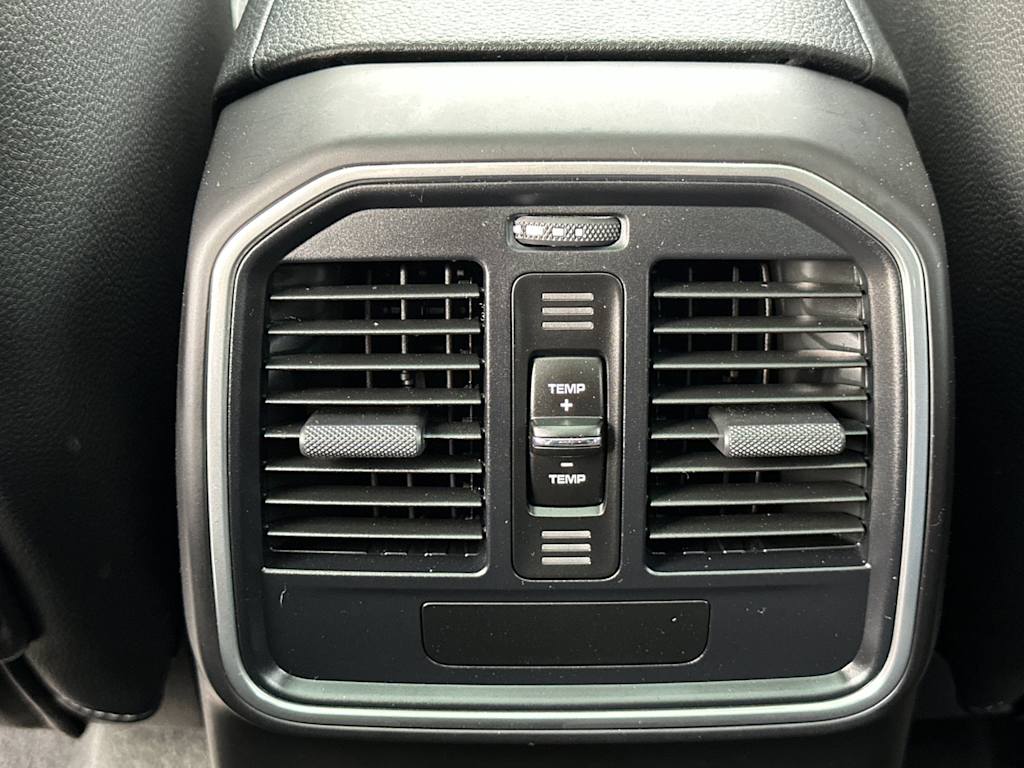 Thumbnail: 2025 Porsche Macan - 23