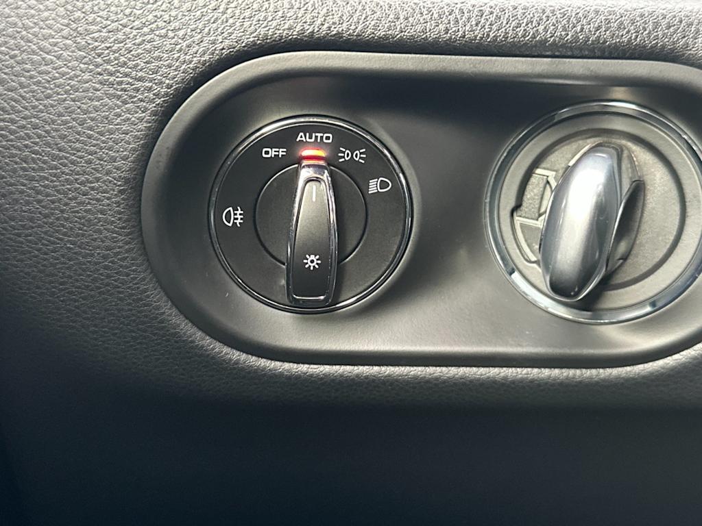 Thumbnail: 2025 Porsche Macan - 32