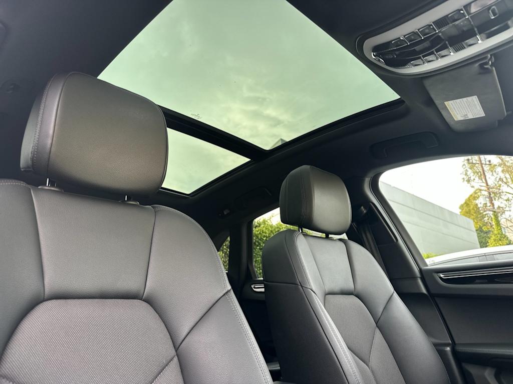 Thumbnail: 2025 Porsche Macan - 24