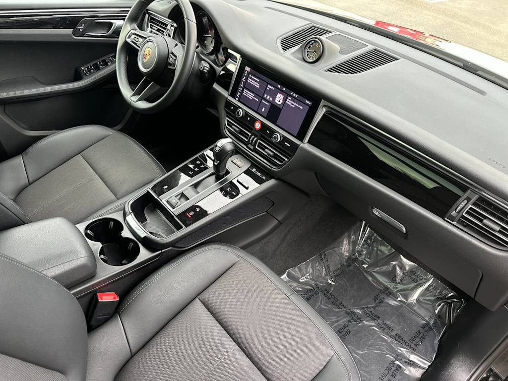 Thumbnail: 2025 Porsche Macan - 13