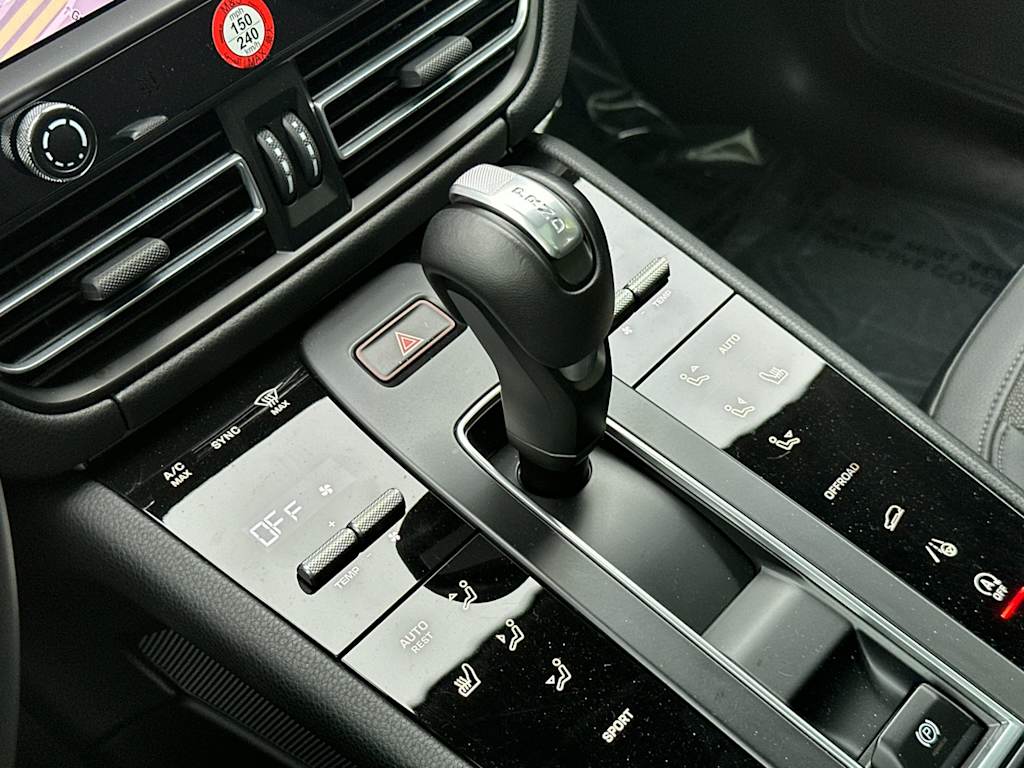 Thumbnail: 2025 Porsche Macan - 15