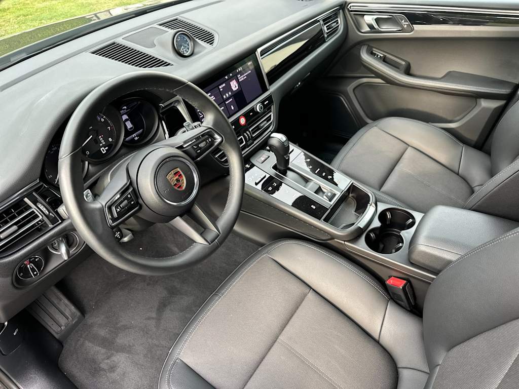 Thumbnail: 2025 Porsche Macan - 2