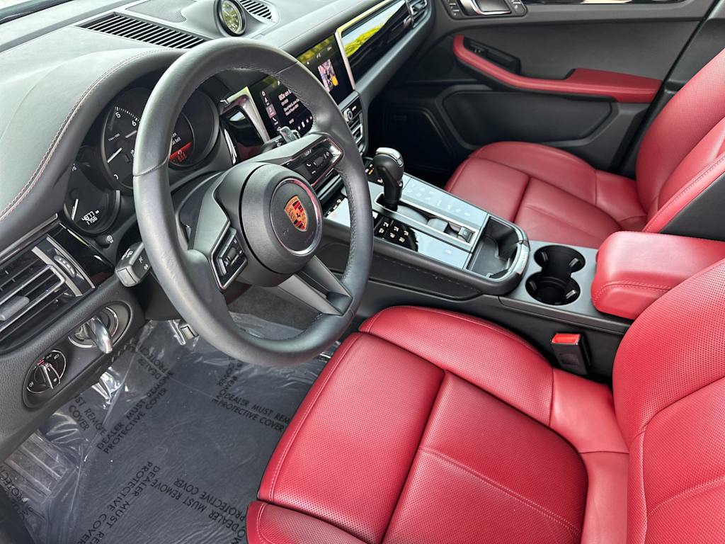 Thumbnail: 2025 Porsche Macan - 10