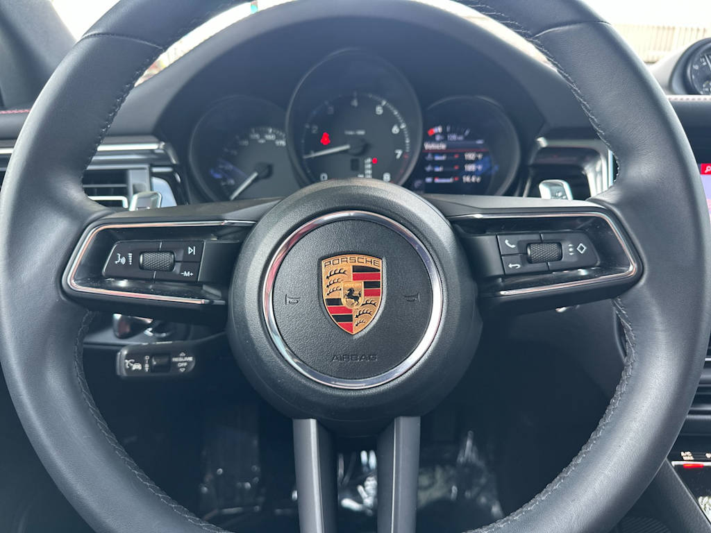 Thumbnail: 2025 Porsche Macan - 29