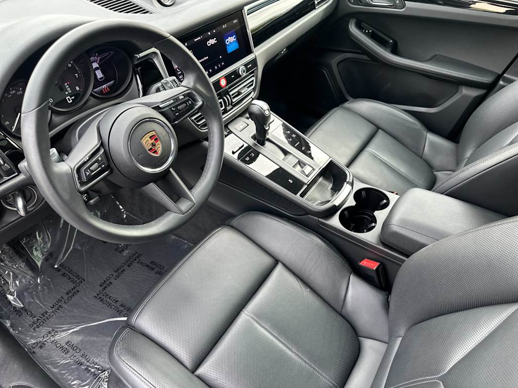 Thumbnail: 2025 Porsche Macan - 2