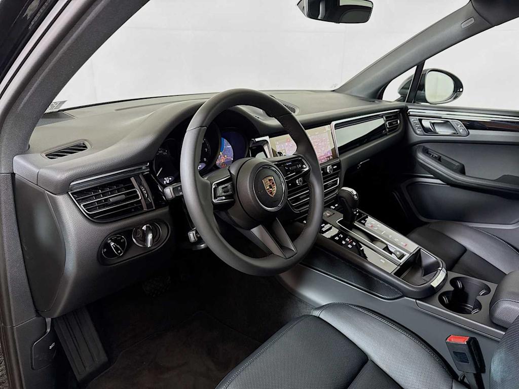 Thumbnail: 2025 Porsche Macan - 2