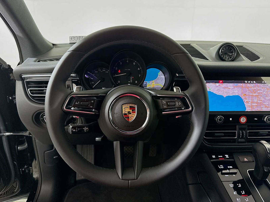 Thumbnail: 2025 Porsche Macan - 8