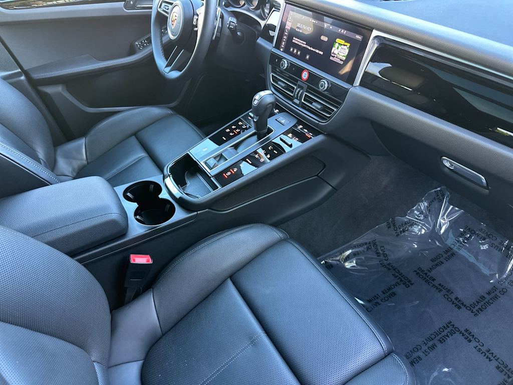 Thumbnail: 2025 Porsche Macan - 12