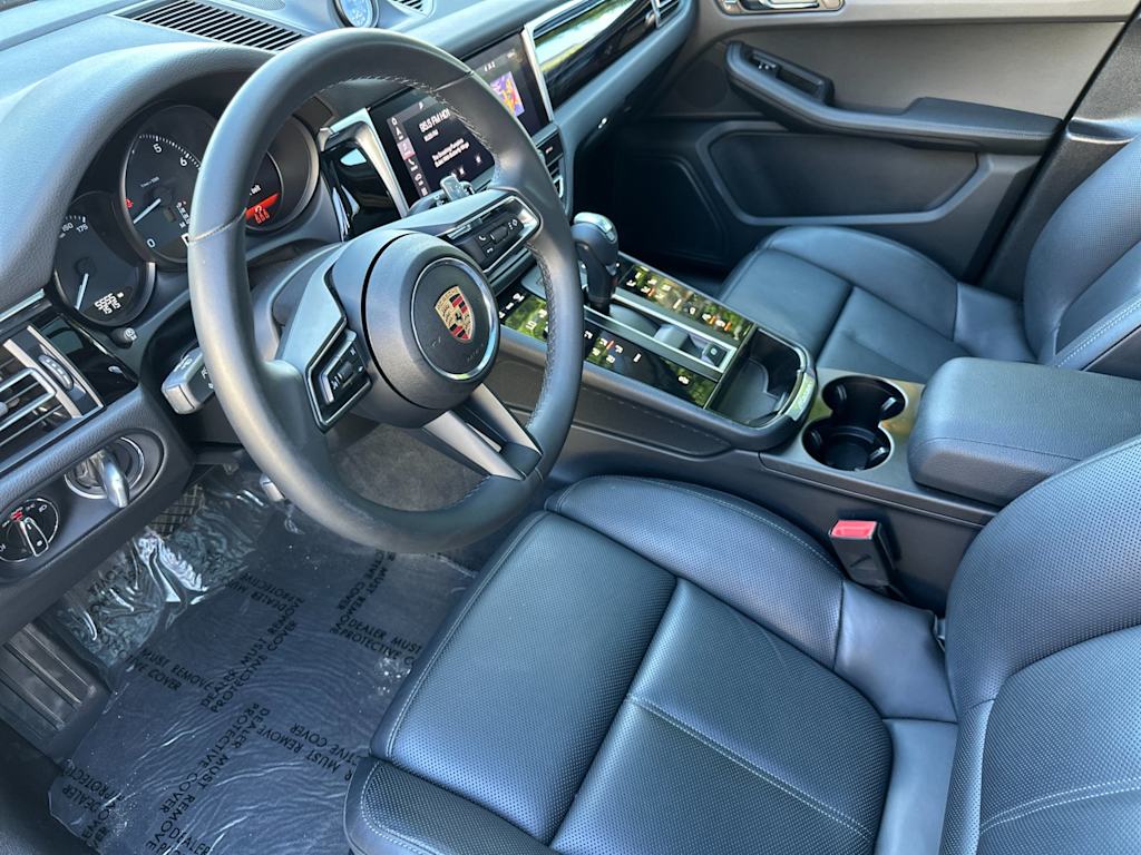 Thumbnail: 2025 Porsche Macan - 9