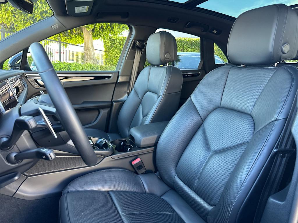 Thumbnail: 2025 Porsche Macan - 10