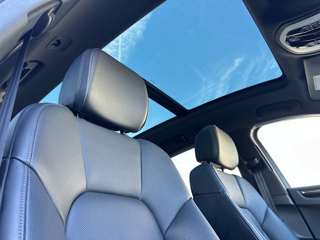 Thumbnail: 2025 Porsche Macan - 24