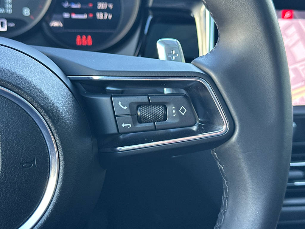 Thumbnail: 2025 Porsche Macan - 31