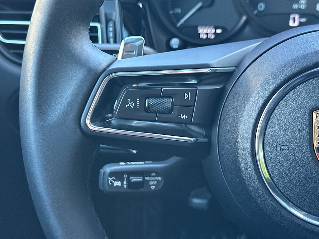 Thumbnail: 2025 Porsche Macan - 30