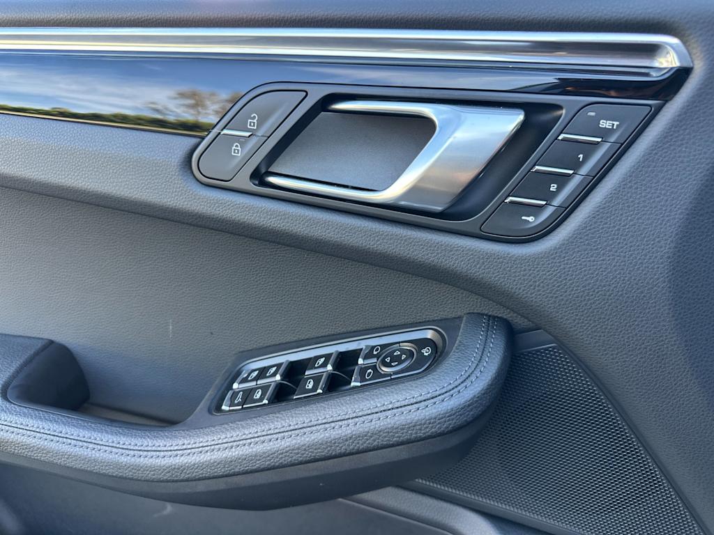 Thumbnail: 2025 Porsche Macan - 22