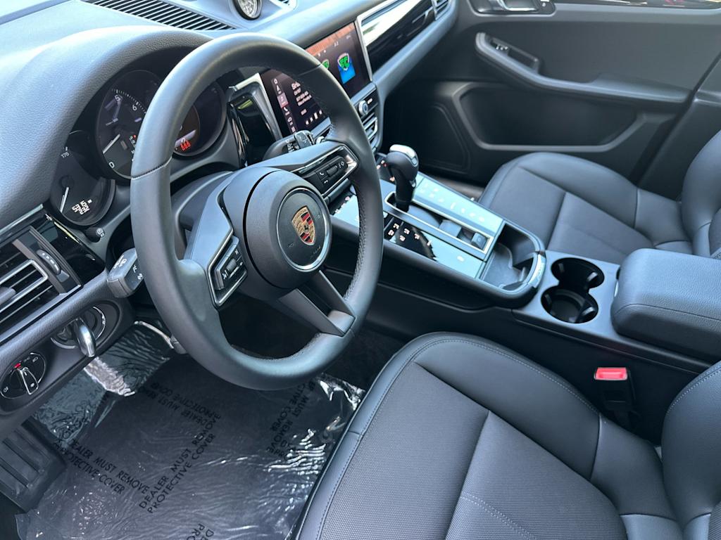 Thumbnail: 2025 Porsche Macan - 2