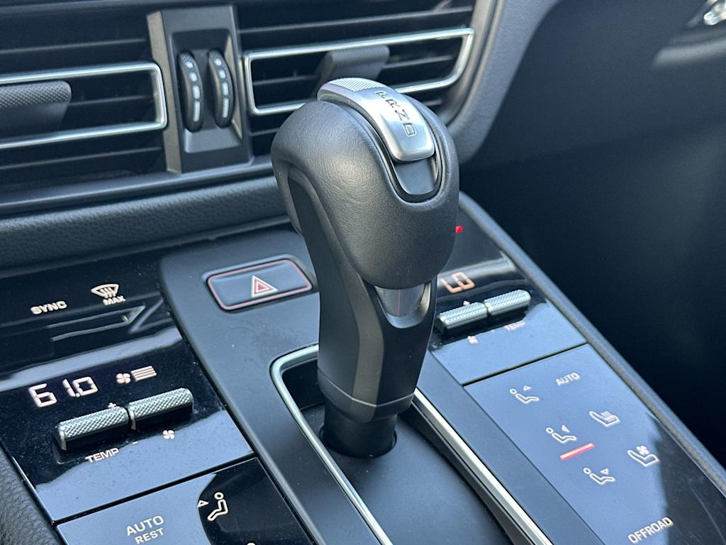 Thumbnail: 2025 Porsche Macan - 28
