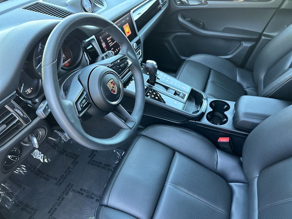 Thumbnail: 2025 Porsche Macan - 10