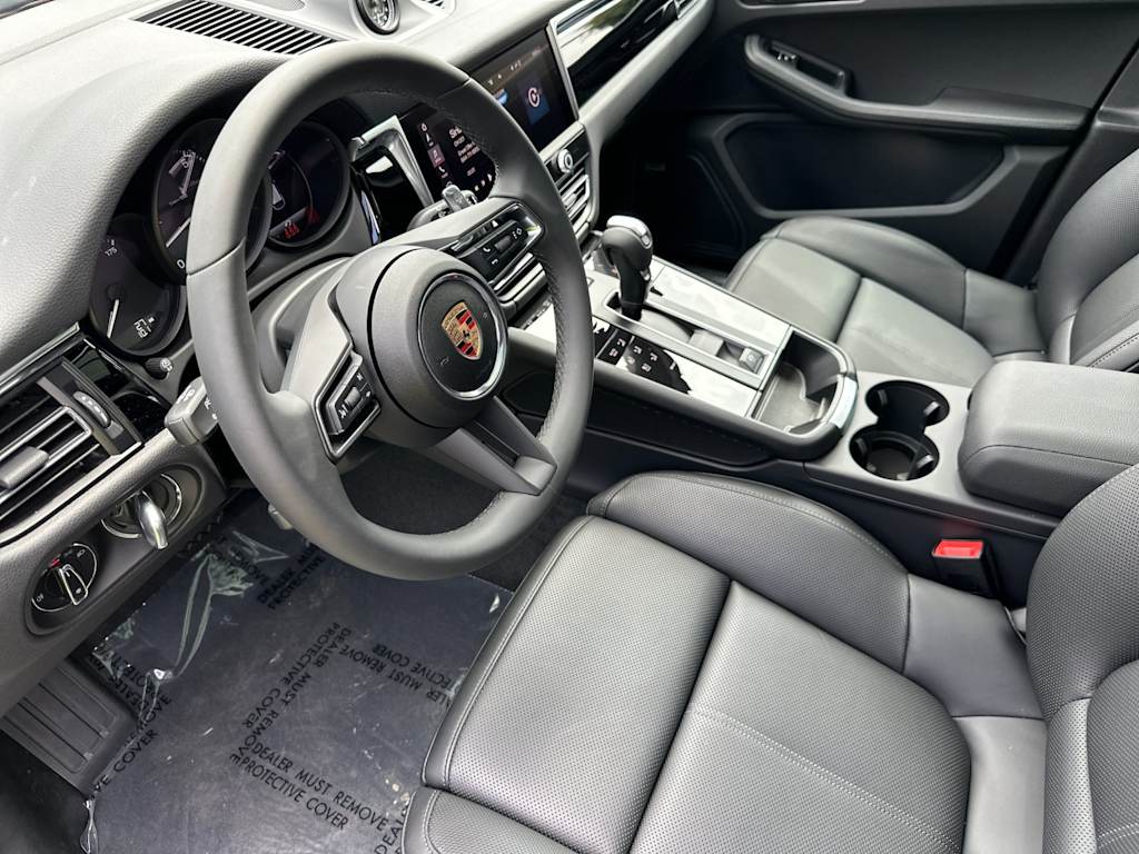 Thumbnail: 2025 Porsche Macan - 9