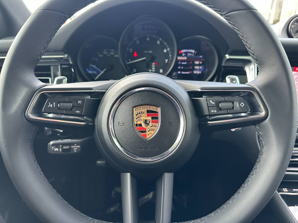 Thumbnail: 2025 Porsche Macan - 30