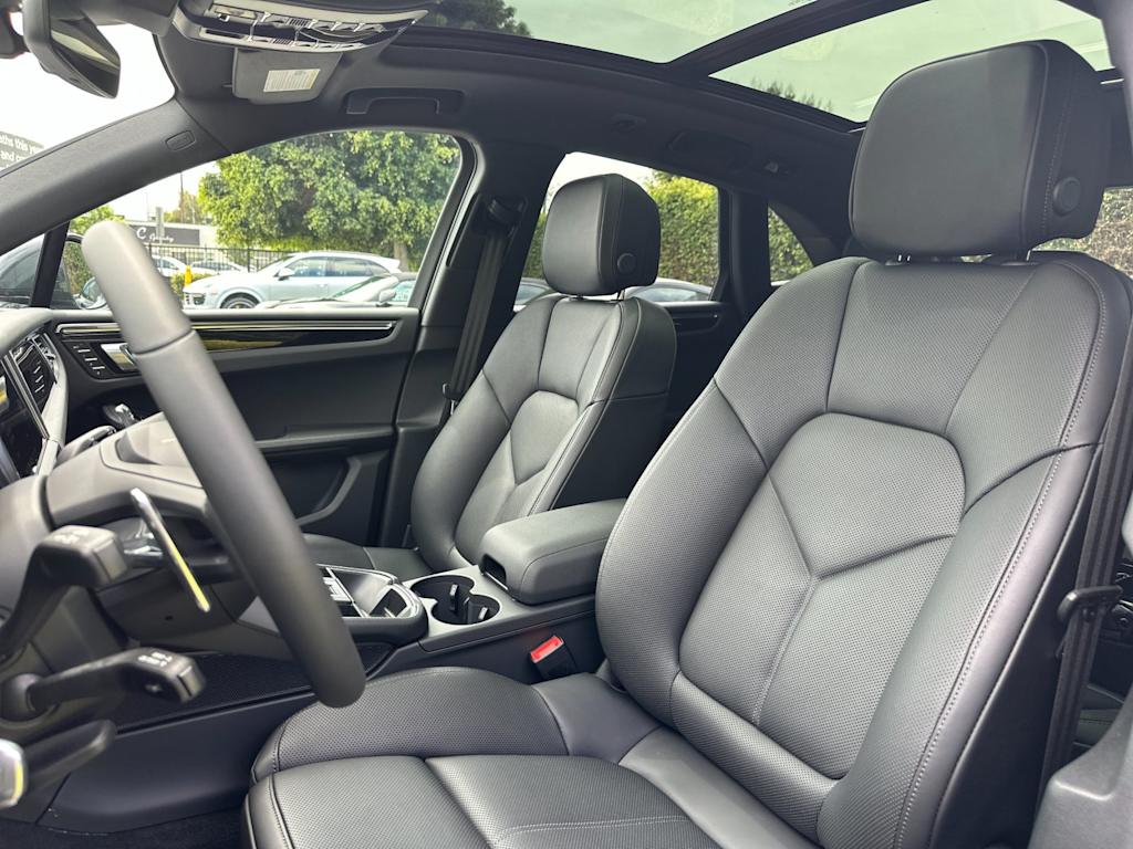 Thumbnail: 2025 Porsche Macan - 10