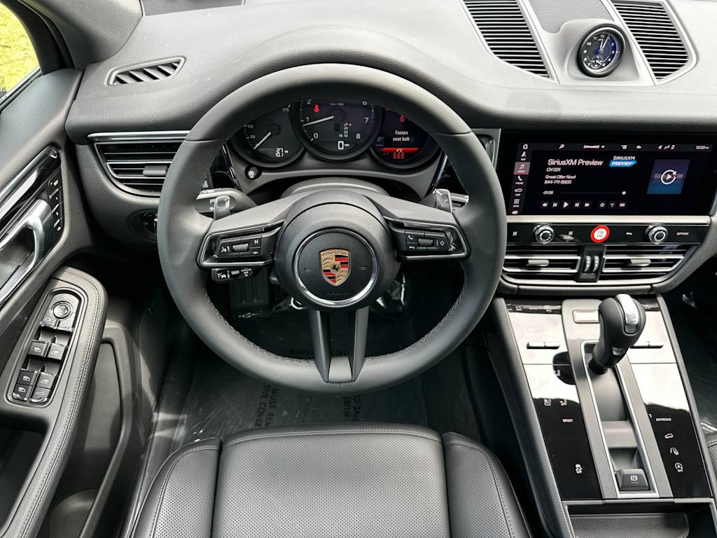 Thumbnail: 2025 Porsche Macan - 8