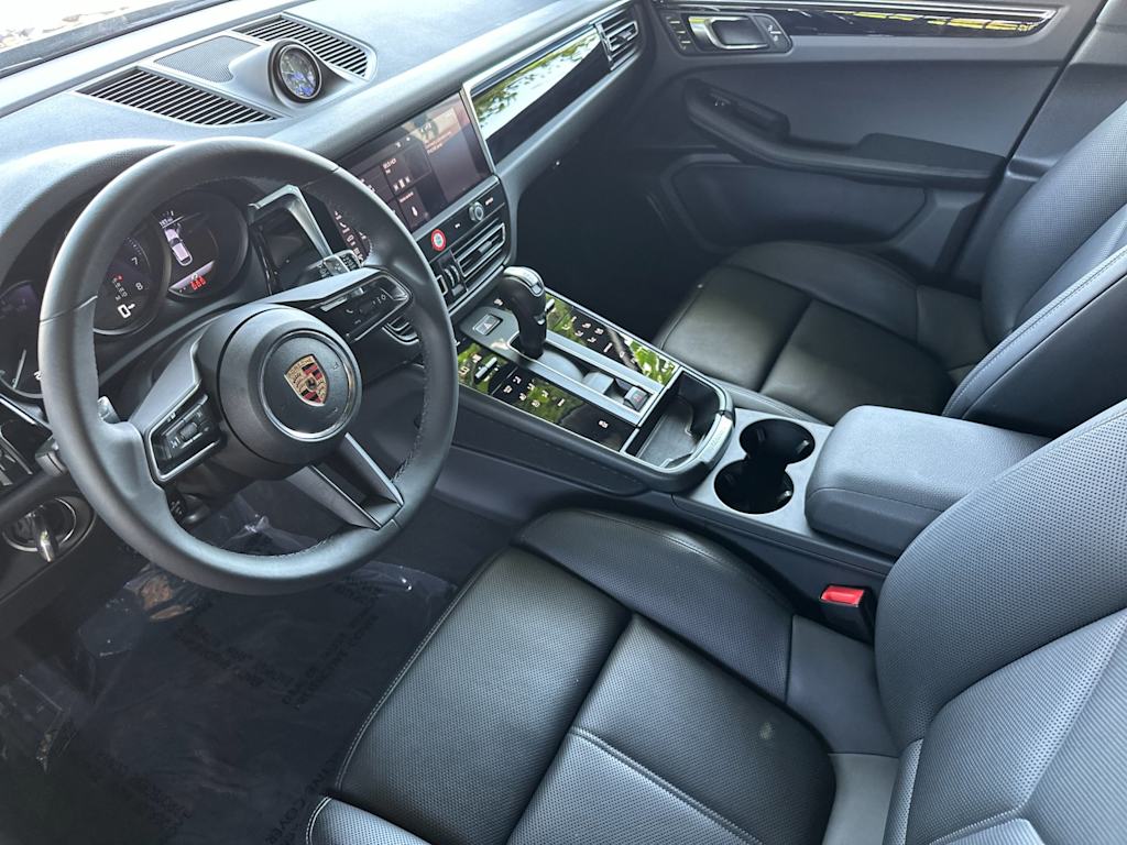 Thumbnail: 2026 Porsche Macan - 2