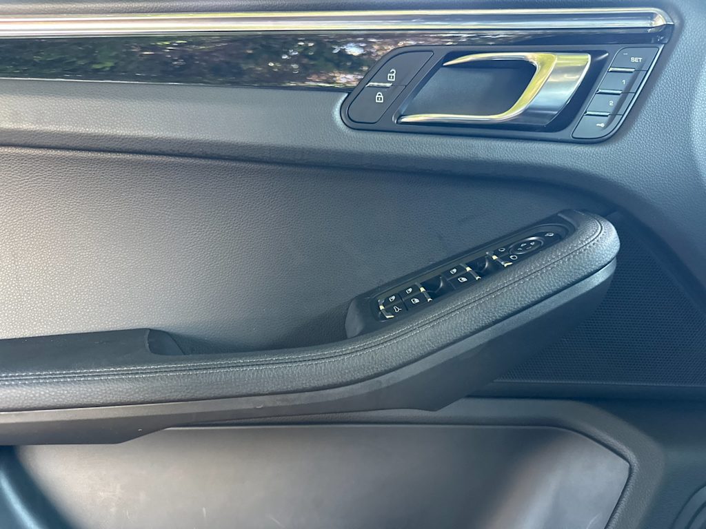 Thumbnail: 2026 Porsche Macan - 21