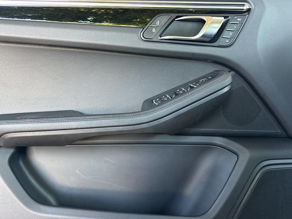 Thumbnail: 2026 Porsche Macan - 22