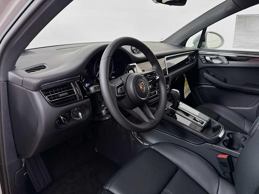 Thumbnail: 2026 Porsche Macan - 2