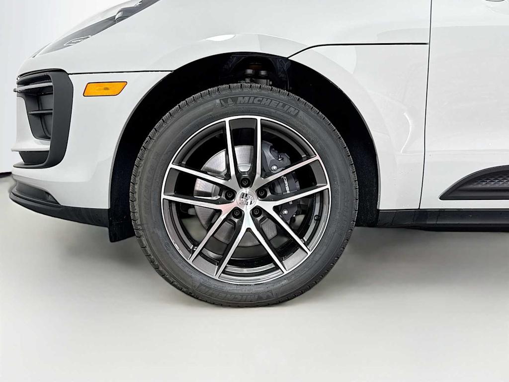 Thumbnail: 2026 Porsche Macan - 7