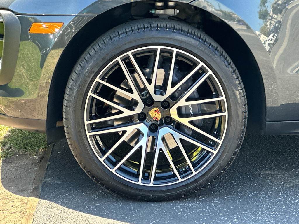 Thumbnail: 2026 Porsche Macan - 8