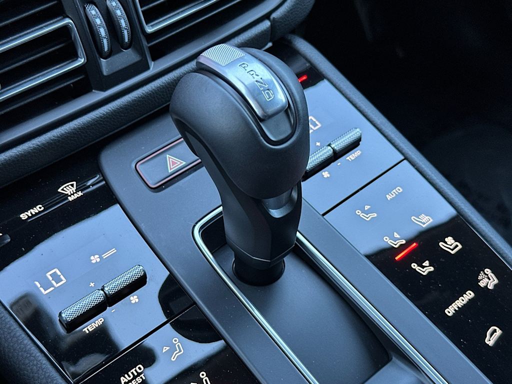 Thumbnail: 2026 Porsche Macan - 16