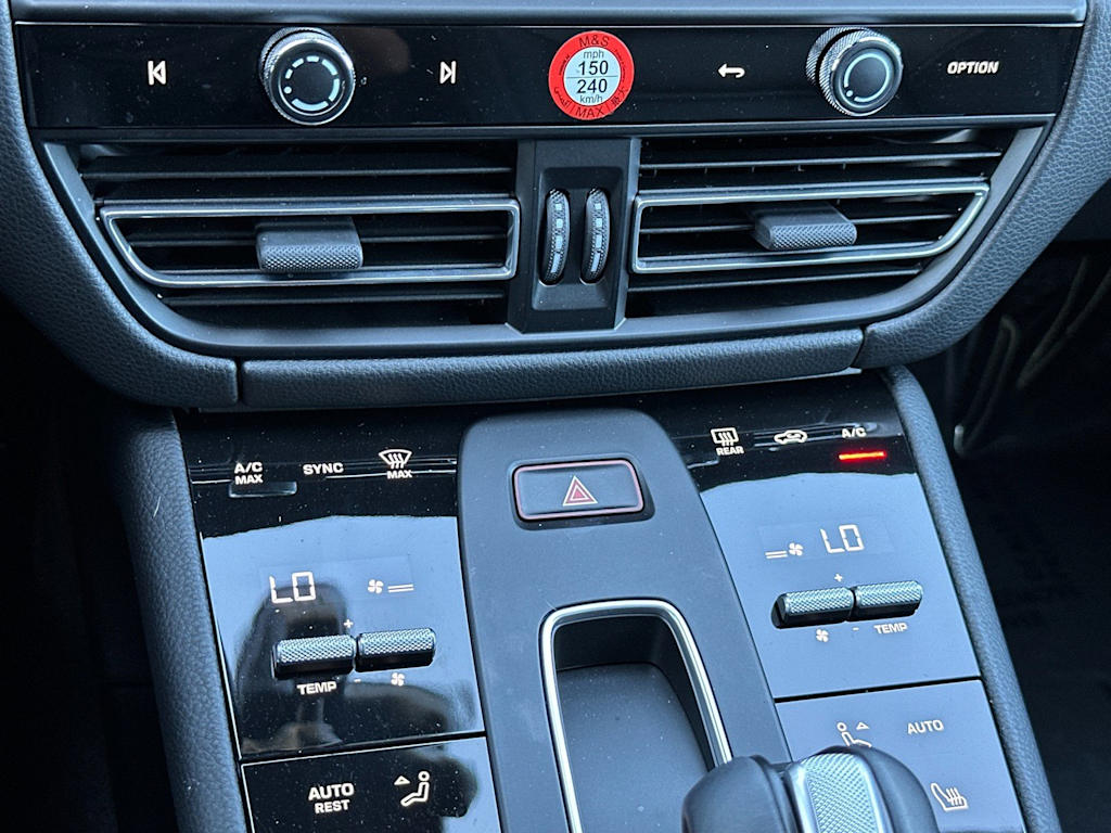 Thumbnail: 2026 Porsche Macan - 29