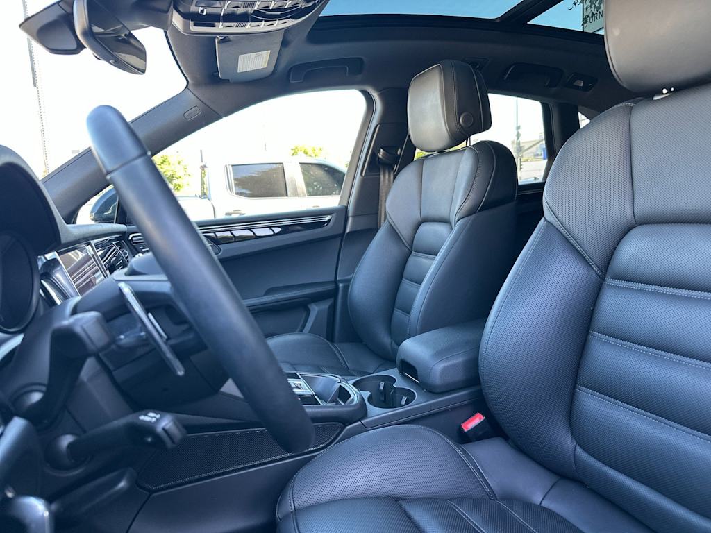 Thumbnail: 2026 Porsche Macan - 11