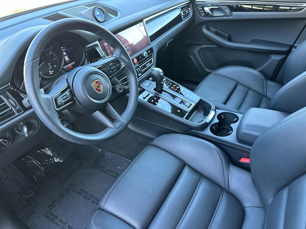 Thumbnail: 2026 Porsche Macan - 10