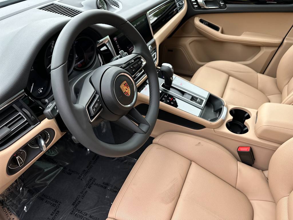 Thumbnail: 2026 Porsche Macan - 10