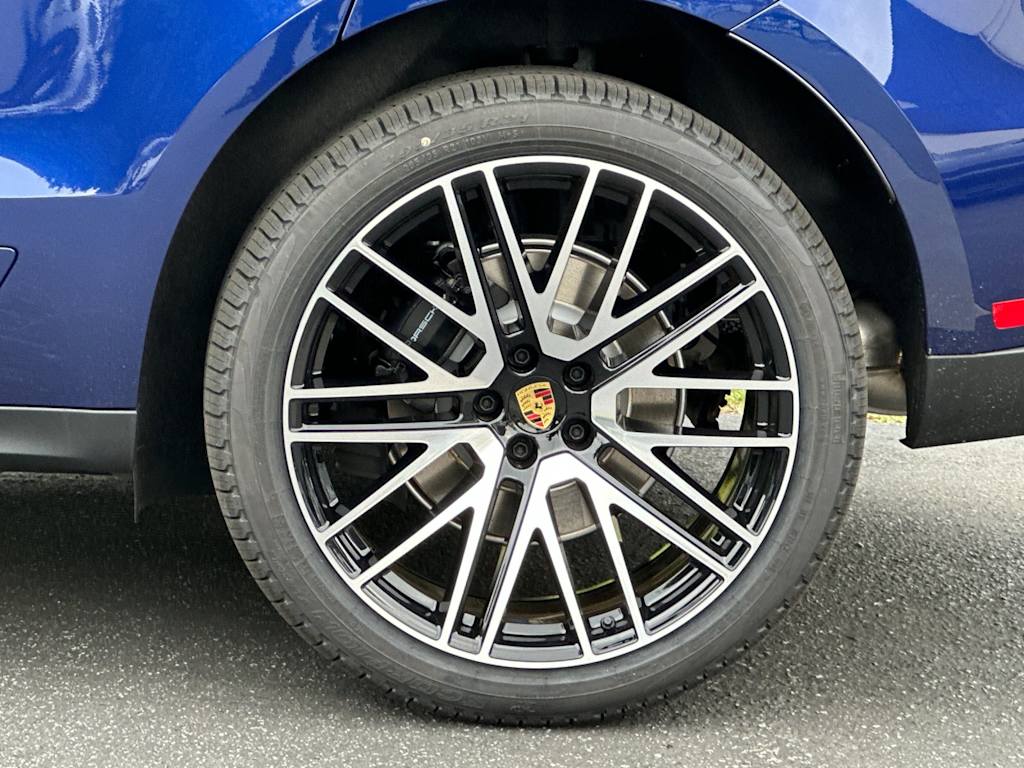 Thumbnail: 2026 Porsche Macan - 8