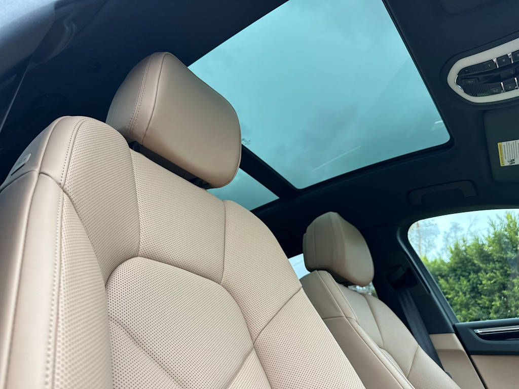 Thumbnail: 2026 Porsche Macan - 24