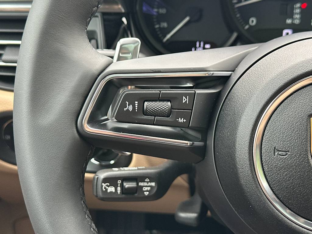 Thumbnail: 2026 Porsche Macan - 31