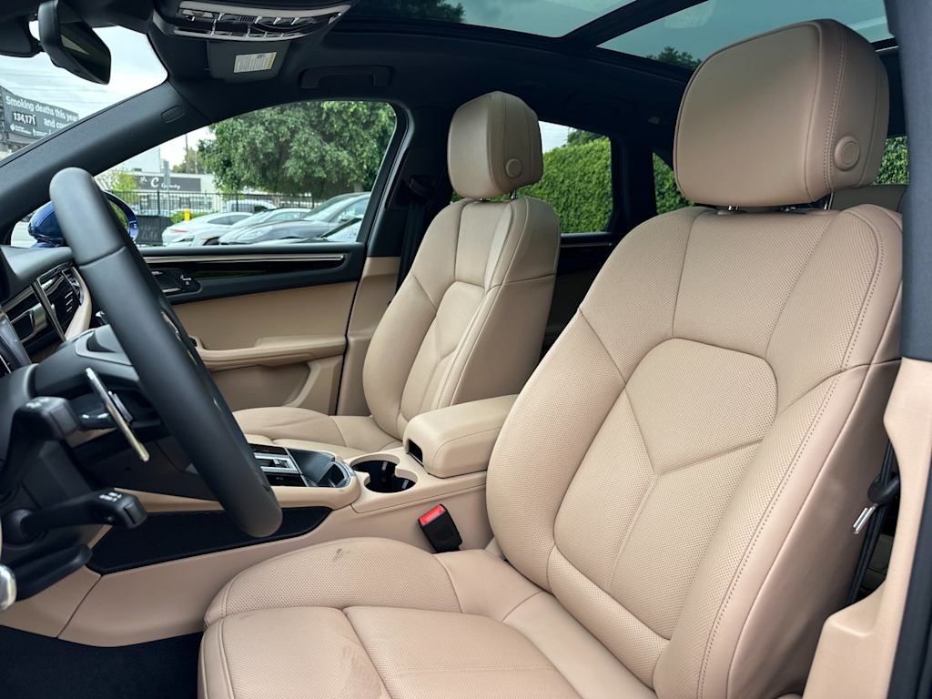Thumbnail: 2026 Porsche Macan - 11