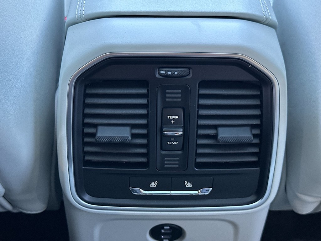 Thumbnail: 2026 Porsche Macan - 23