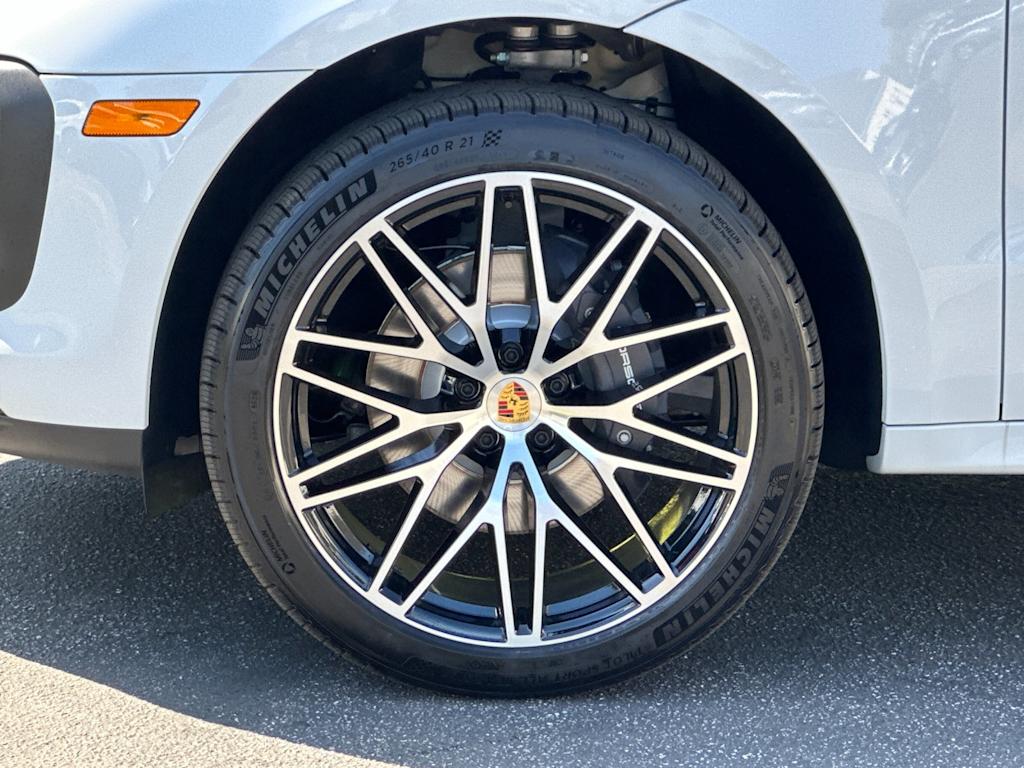 Thumbnail: 2026 Porsche Macan - 8