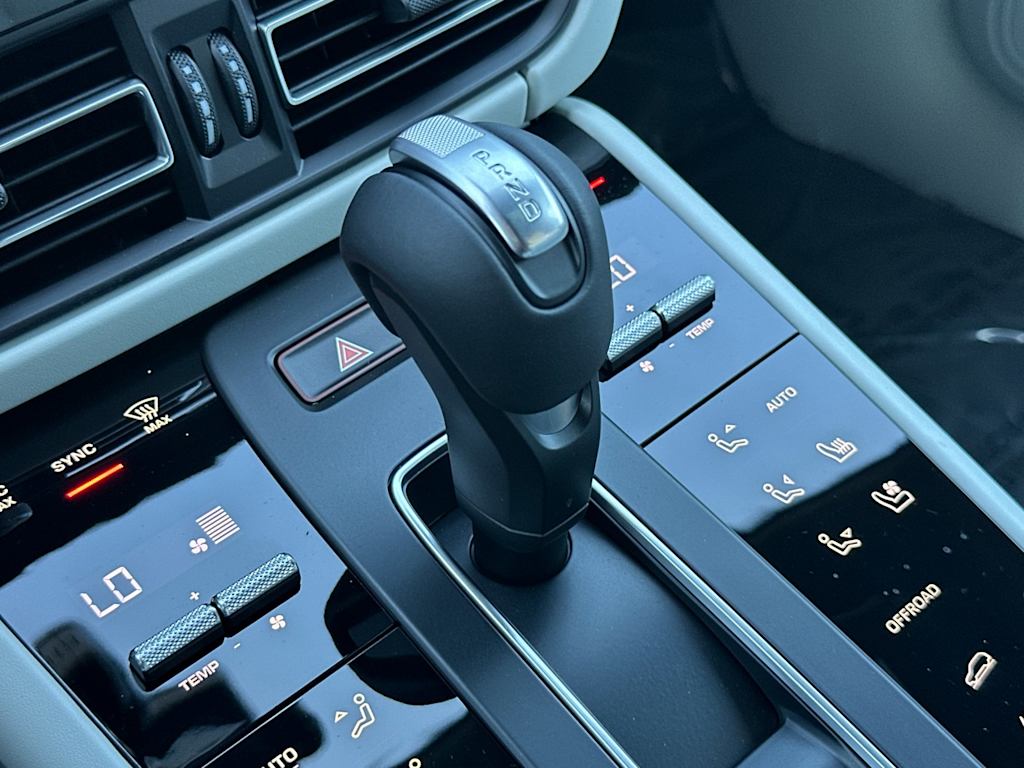 Thumbnail: 2026 Porsche Macan - 15