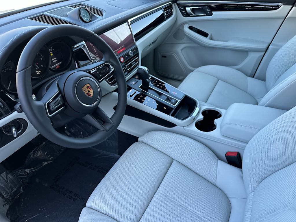 Thumbnail: 2026 Porsche Macan - 2