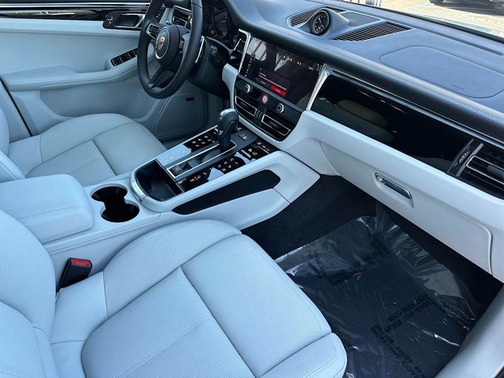 Thumbnail: 2026 Porsche Macan - 13